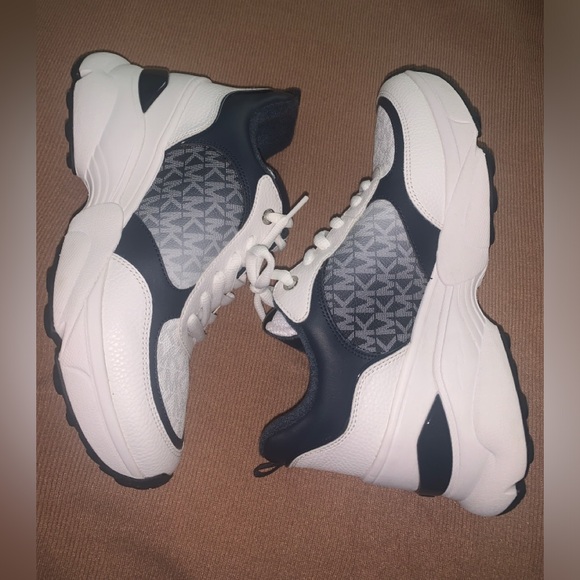 Katrina Wedge Trainer - Picture 1 of 5